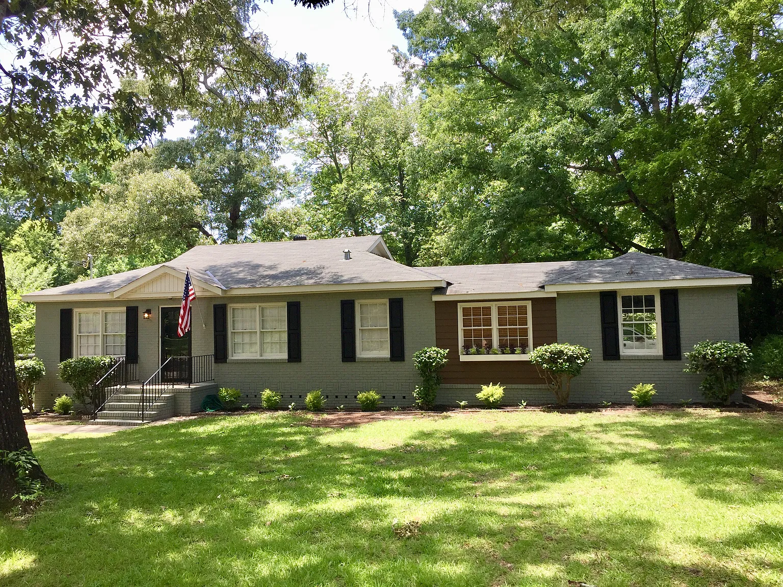 5923 Morningside Dr photo 1