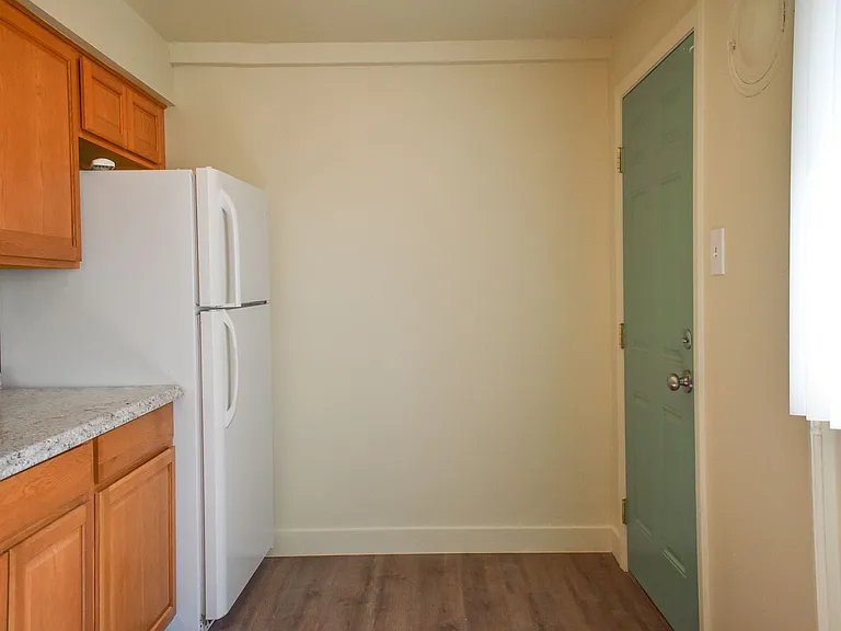 Sun Basin Apartments — Photo 8