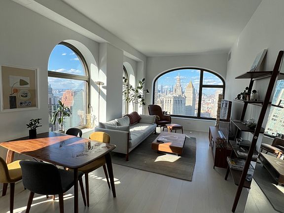 5th image of 130 William St #37A