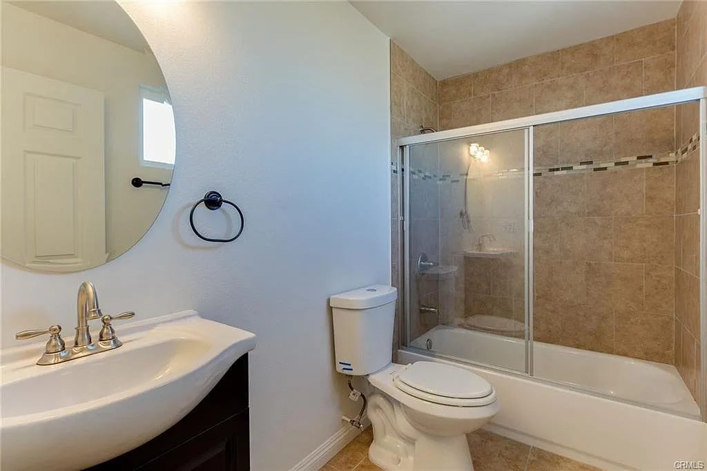 Building Photo - 848 W 79th St
