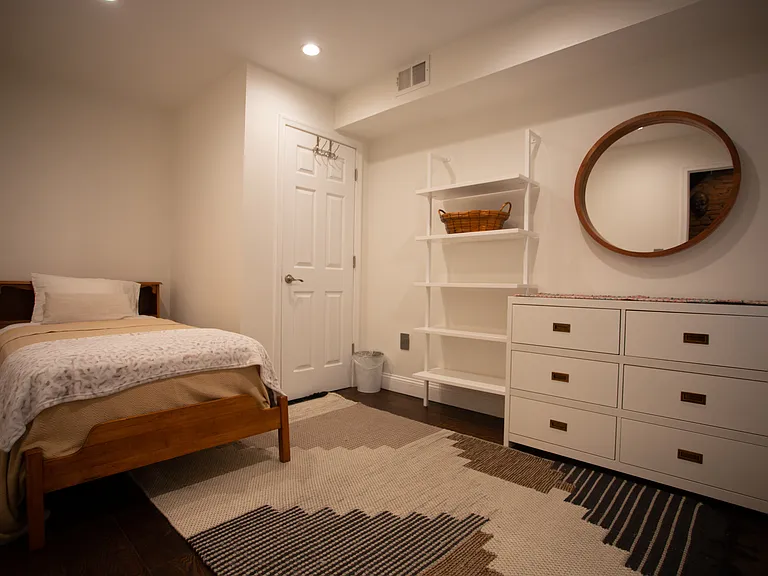 2404 E Cumberland St — Photo 15