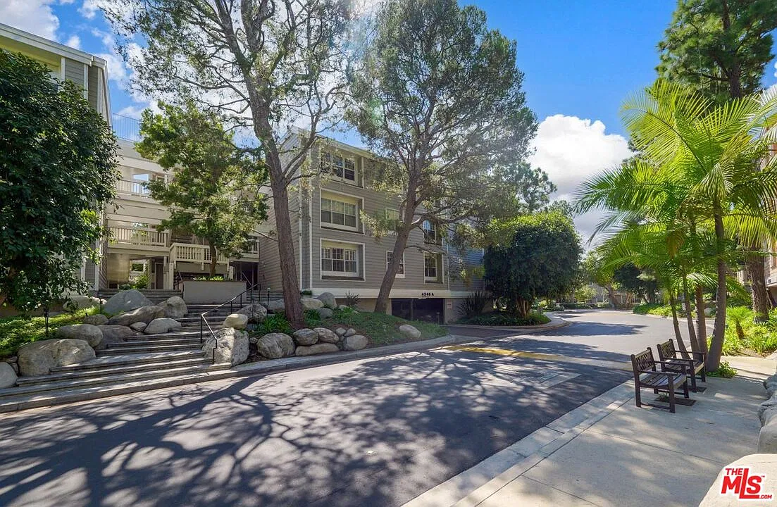 2 bed, 2.0 bath, 1886 sqft, $6,500 — Photo 2