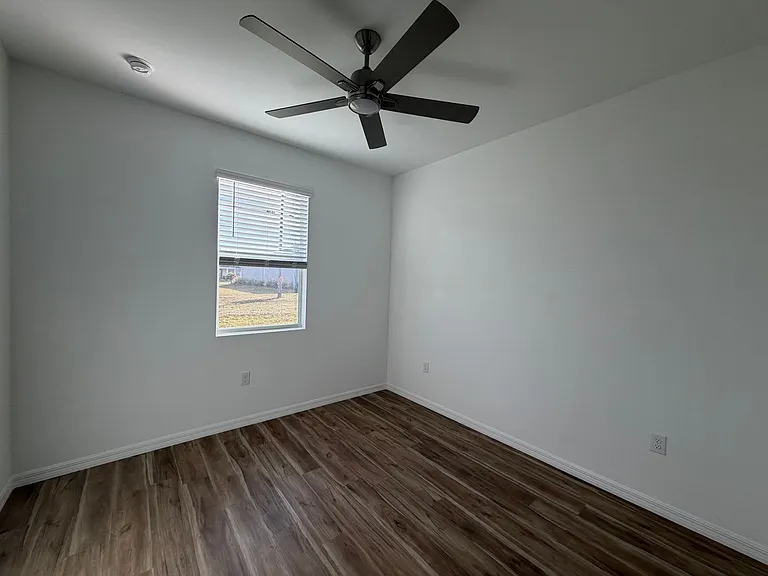 18418 Wintergarden Ave — Photo 19