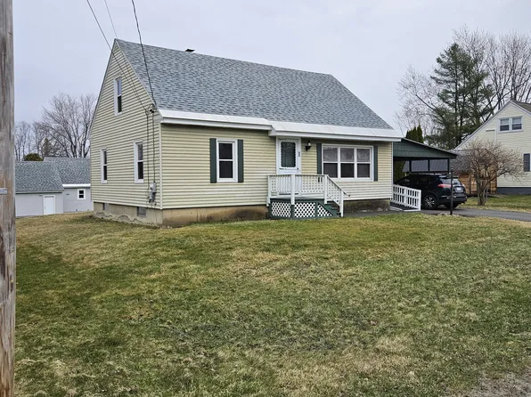 8 Robert St, Winslow, ME 04901