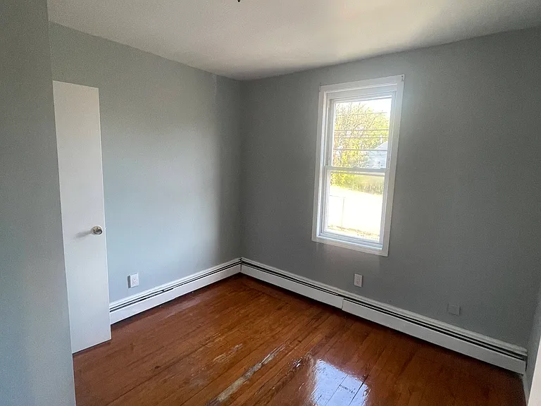 537 Summer St — Photo 9