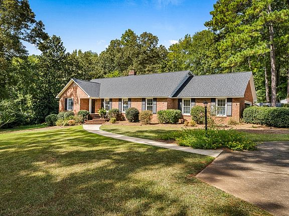 4th image of 126 Woodland Way