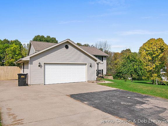 3rd image of 2115 Fox Mountain Dr