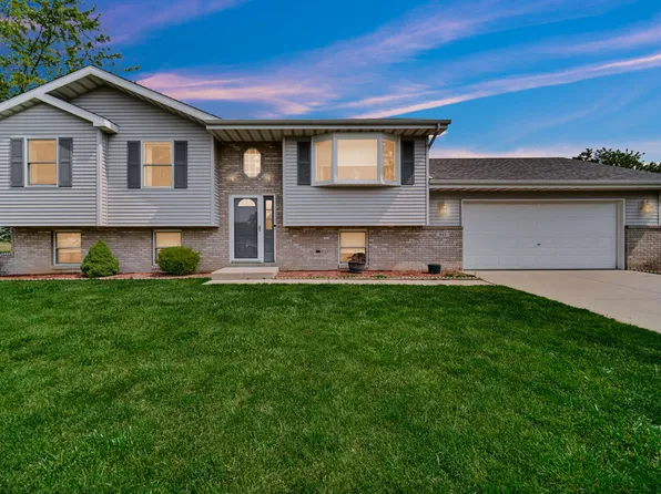 662 Seminole Dr, Lowell, IN 46356