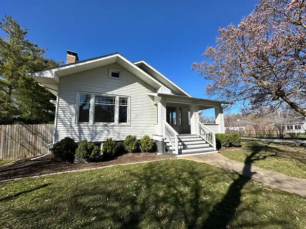 205 E High St, Farmer City, IL 61842