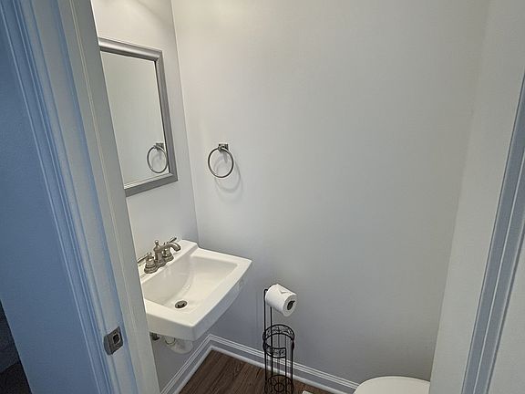 5th image of 2034 Lynn Gay Cir