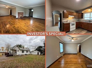 9758 Diamond Dr, Saint Louis, MO 63137