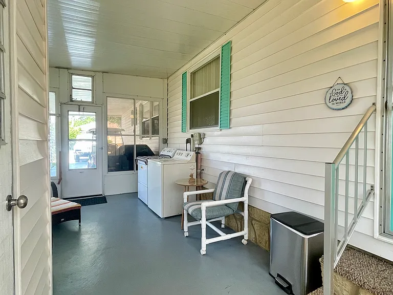 1016 Nell Way — Photo 33