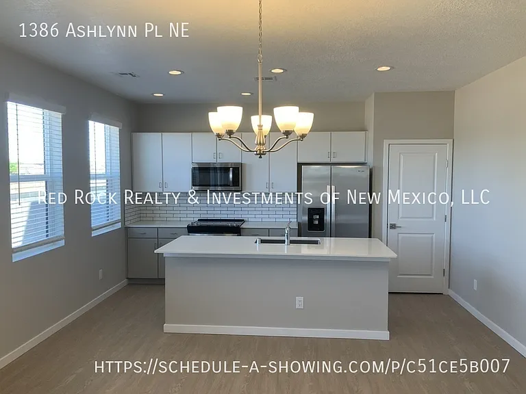 1386 Ashlynn Pl NE — Photo 2