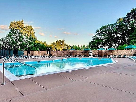 2nd image of 24510 Grand Central Pkwy APT 4A