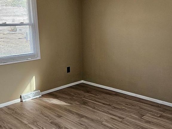 4th image of 16506 Ridge Rd