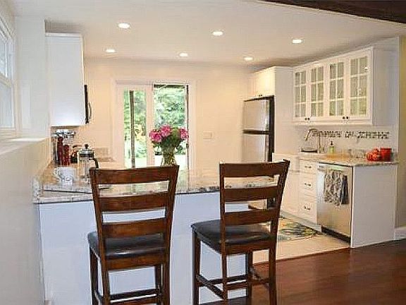 514 Kitchen Breakfast Bar
