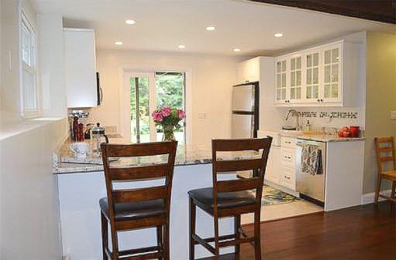 514 Kitchen Breakfast Bar