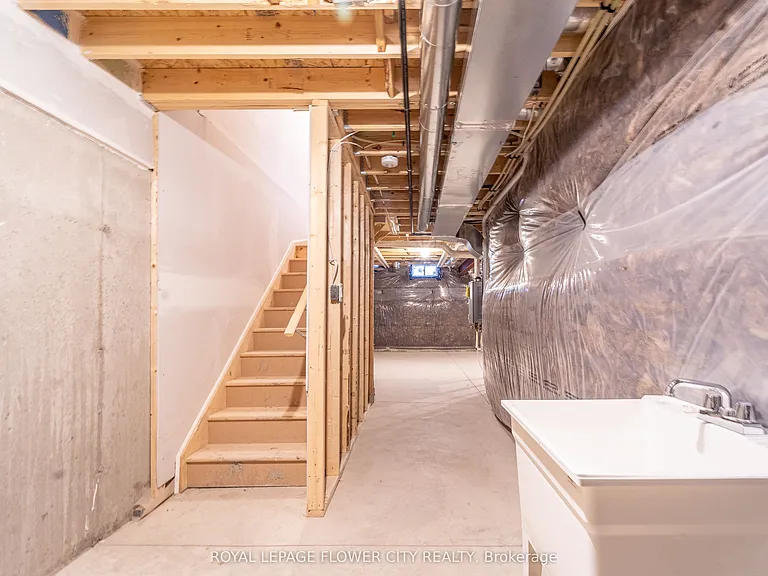 413 E 16th St — Photo 23