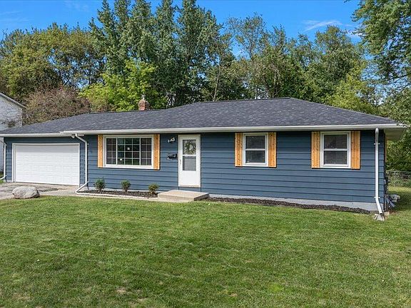 4th image of 3644 Edinburgh Dr