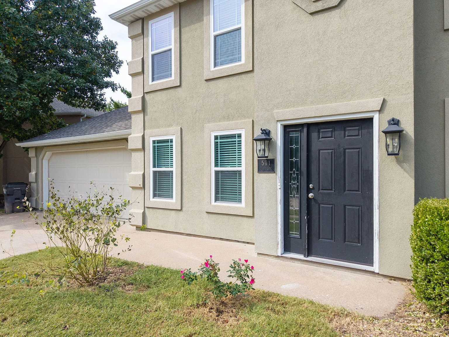 3 bed, 2.5 bath, 1620 sqft, $2,100 — Photo 2