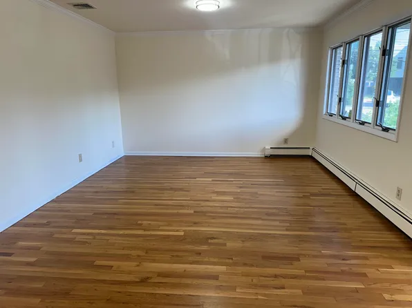 407 Jane St #1, Fort Lee, NJ 07024