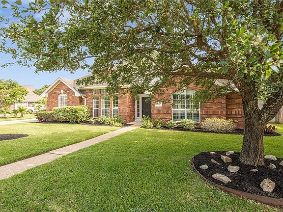 3rd image of 4608 Colonial Cir