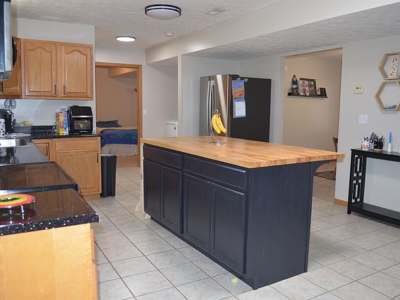 4th image of 209 Tiffany Ln