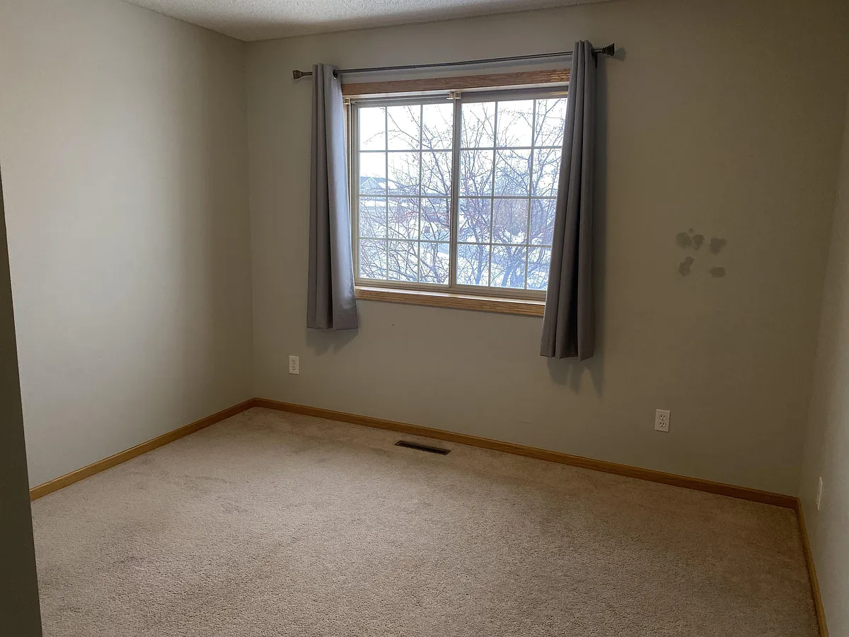 Building Photo - 860 Independence Dr #1