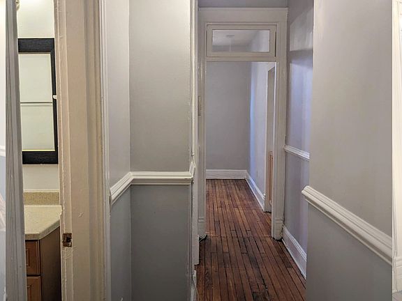 3rd image of 1401 E Capitol St SE APT 1