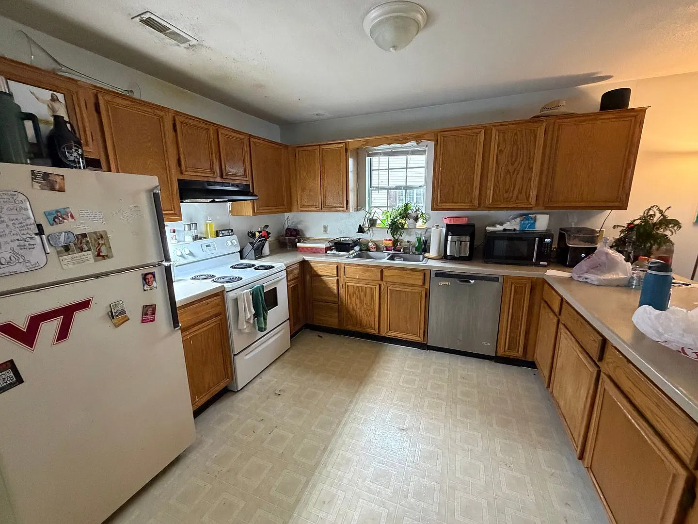 4 Bedroom, 2.5 Bathroom Townhouse in the heart of Blacksburg — Photo 3