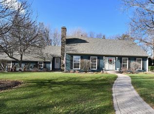 4 Robinhood Cir, Oswego, IL