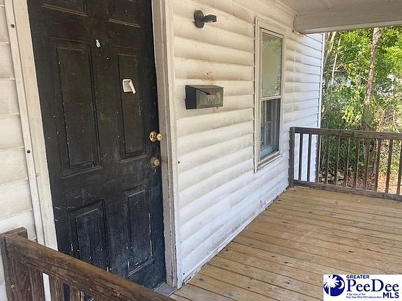 3rd image of 805 Commander St