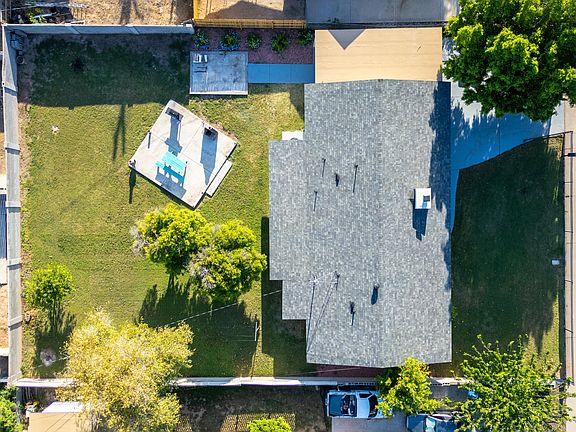 2nd image of 1015 E 3RD Avenue