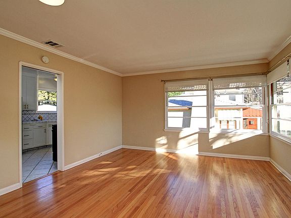 5th image of 419-422 Roads End St #419