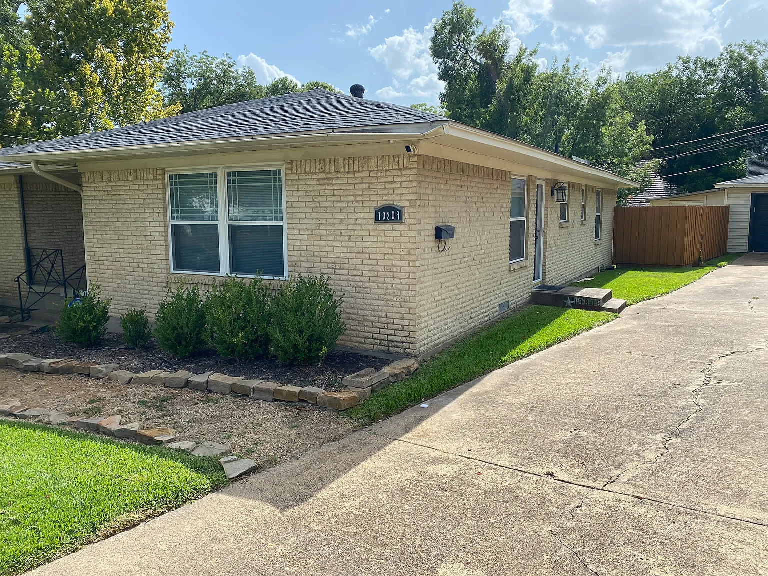 10809 Marchant Cir — Photo 3