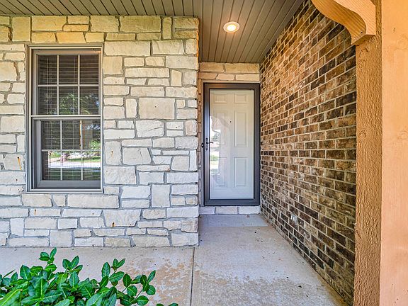 5th image of 454 S Yellowwood Drive