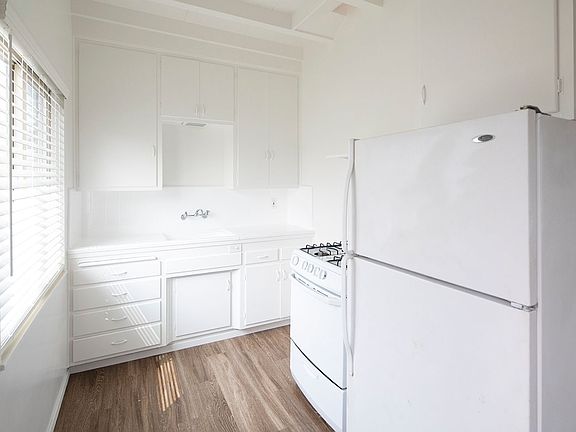 3rd image of 7427 & 7433 Herschel Ave #7427-5
