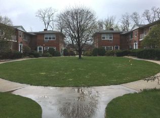 94 Shore Rd #B2, Manhasset, NY 11030