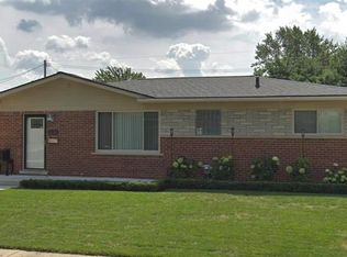 11532 Newbern Dr, Warren, MI 48093