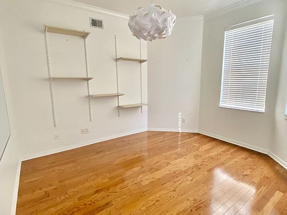 4th image of 11403 Minaret Dr