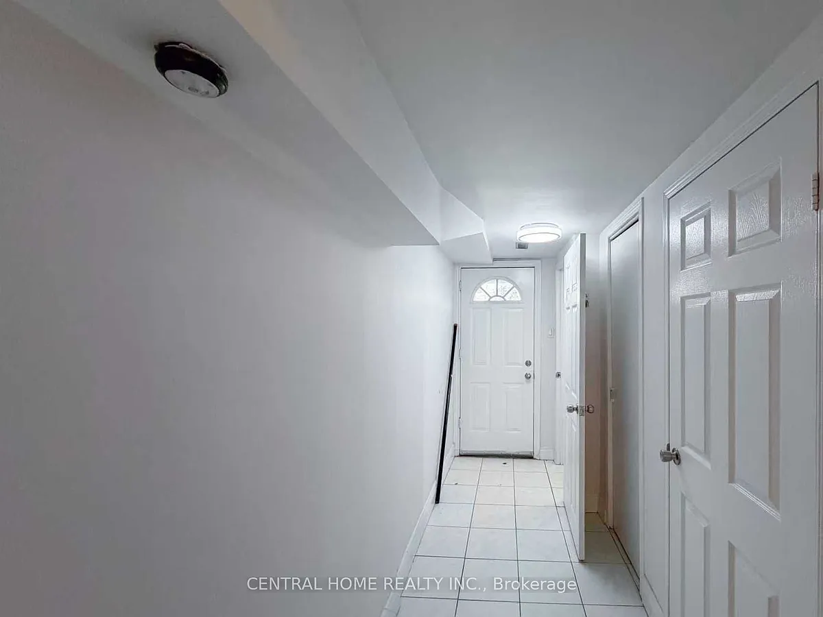 Building Photo - 11 Tineta Cres #BASEMENT
