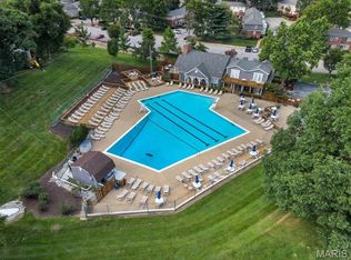 8912 Eager Rd, Saint Louis, MO 63144