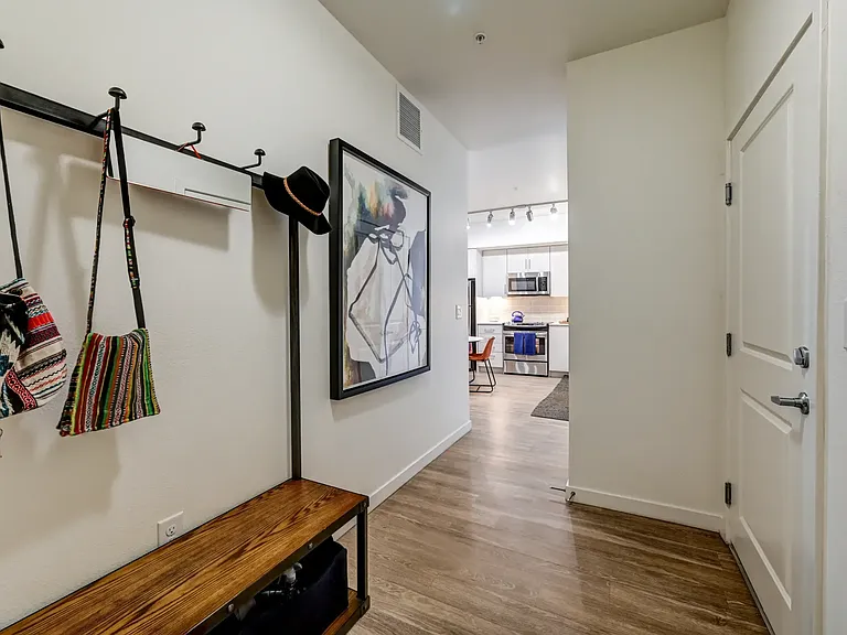 Castile Apartments — Photo 28