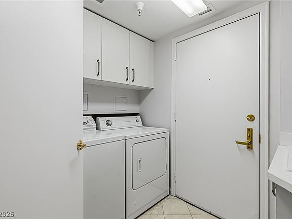 4th image of 2877 Paradise Rd Unit 304