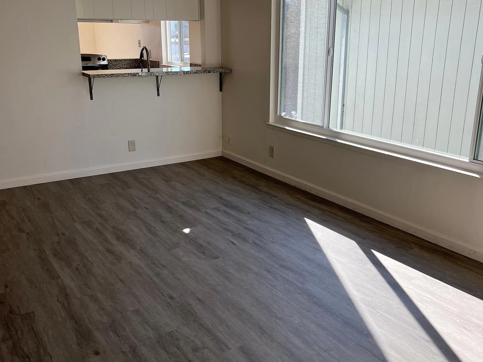 2 bed, 860 sqft, $1,850 — Photo 2