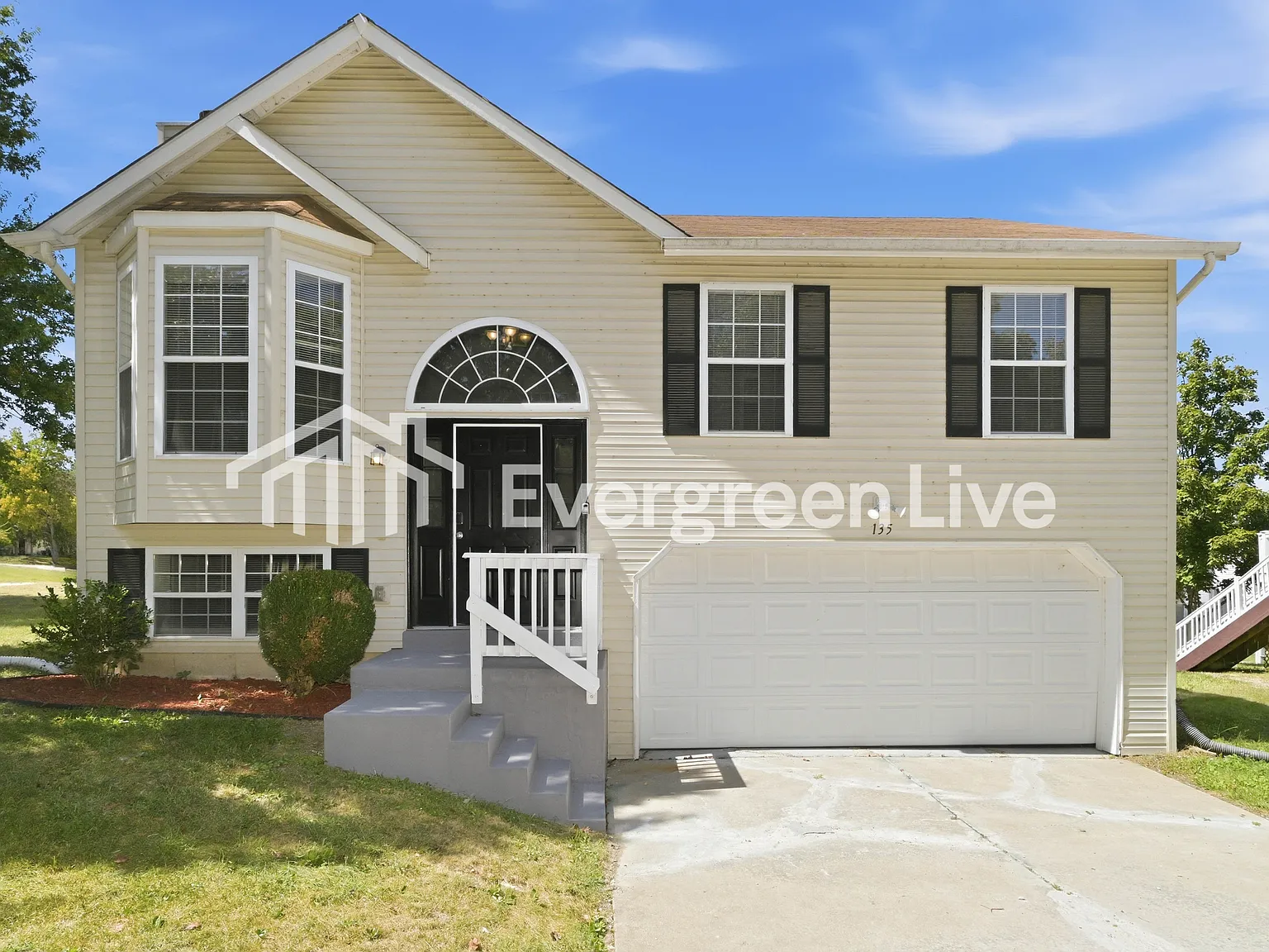 3 bed, 2.0 bath, 1164 sqft, $1,945 — Photo 1