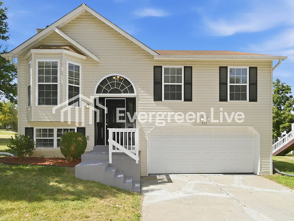 135 Village Circle Dr