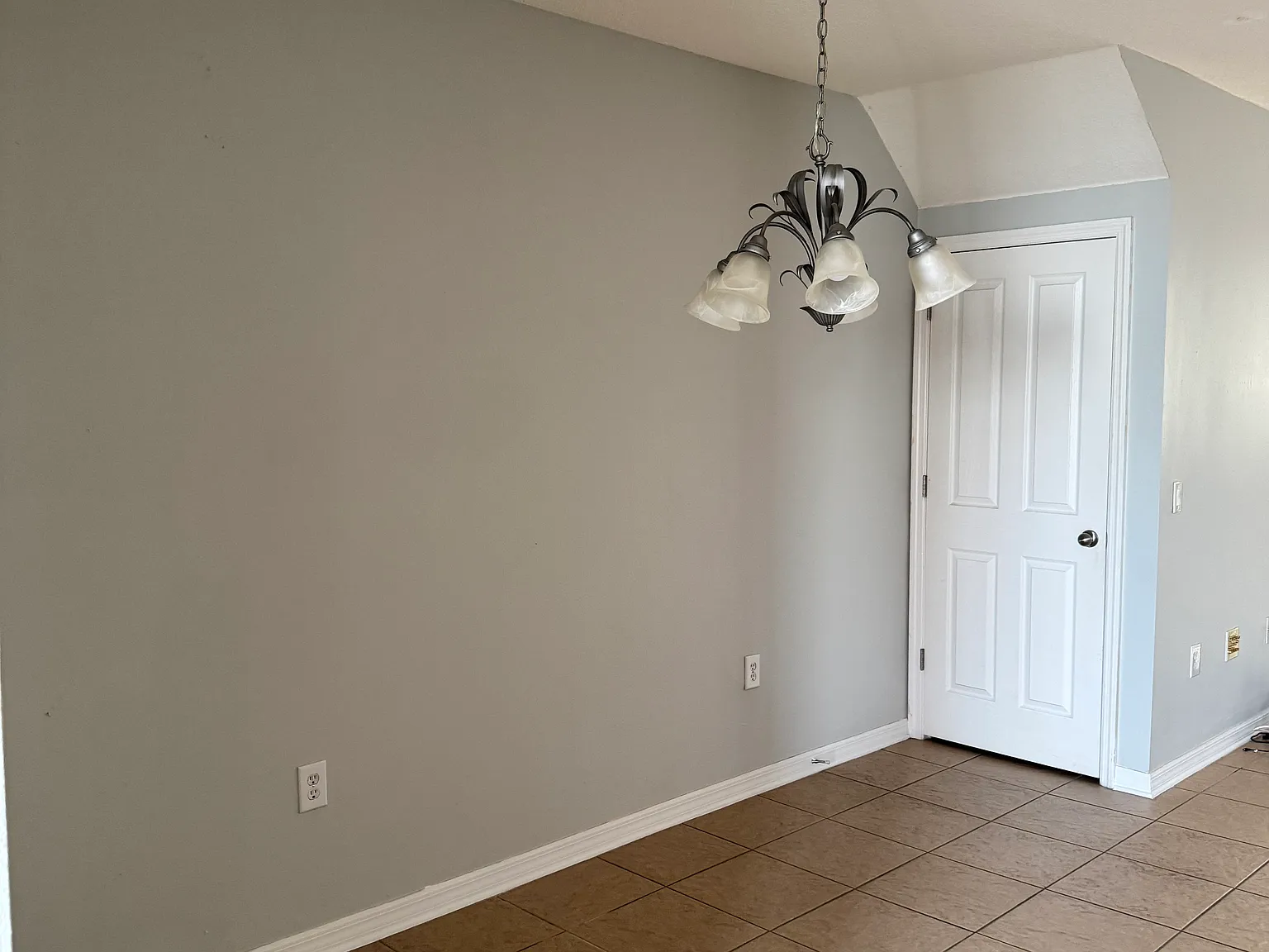 3 bed, 2.5 bath, 1540 sqft, $2,150 — Photo 3