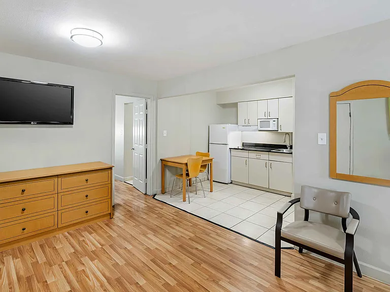 Studio Suite - 1 King and 1 Full Bed