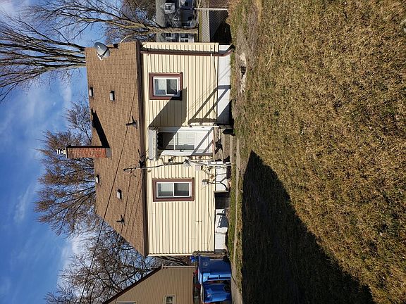 3rd image of 26015 Hanover St